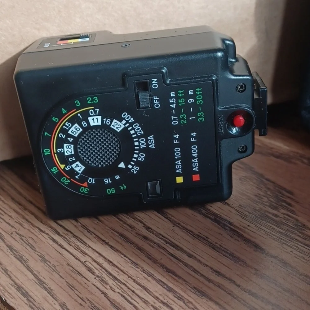 Minolta Vintage Auto 118x Hot Shoe Flash with case